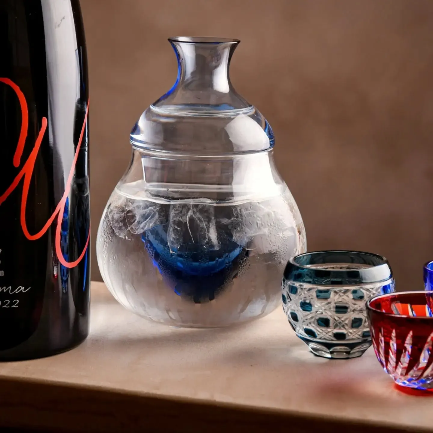 日本酒と酒器。